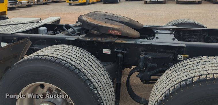 image for item NG9842 2020 Kenworth T680 semi truck