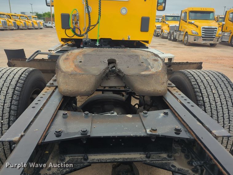 image for item NG9842 2020 Kenworth T680 semi truck