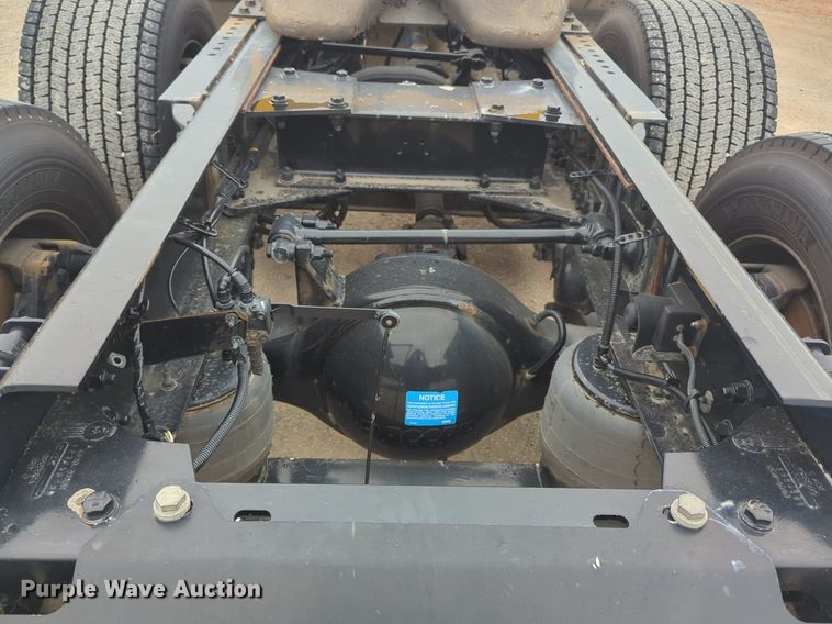 image for item NG9842 2020 Kenworth T680 semi truck