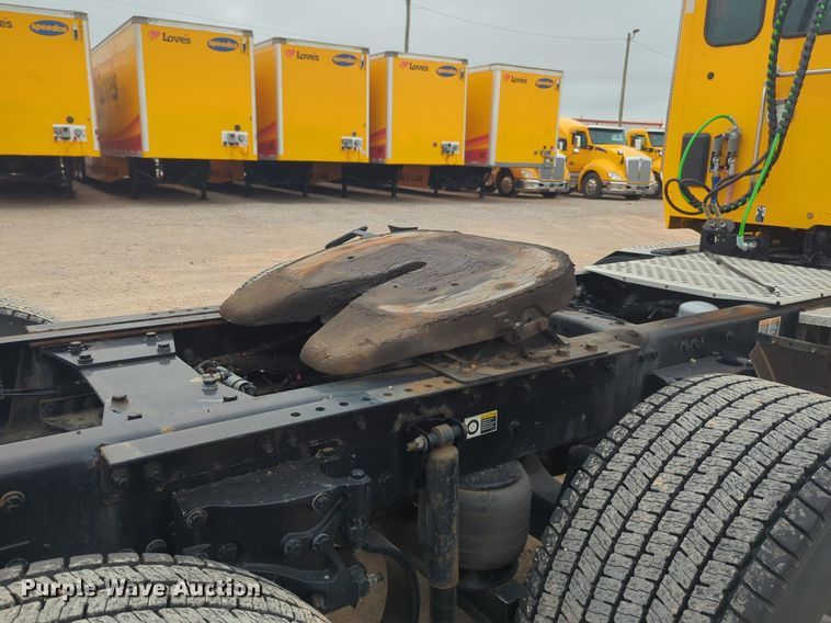 image for item NG9842 2020 Kenworth T680 semi truck