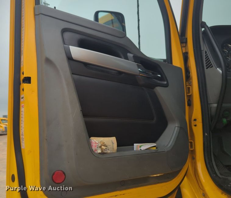 image for item NG9842 2020 Kenworth T680 semi truck