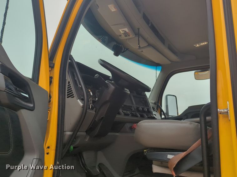 image for item NG9842 2020 Kenworth T680 semi truck