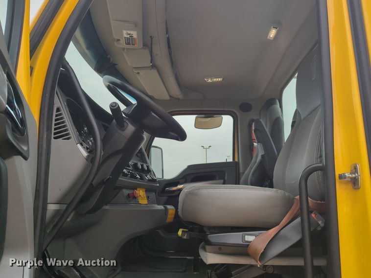 image for item NG9842 2020 Kenworth T680 semi truck