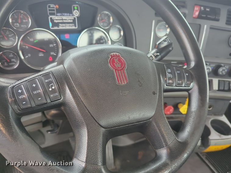 image for item NG9842 2020 Kenworth T680 semi truck