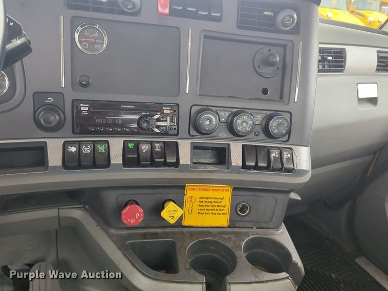 image for item NG9842 2020 Kenworth T680 semi truck