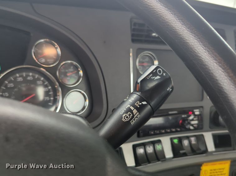 image for item NG9842 2020 Kenworth T680 semi truck