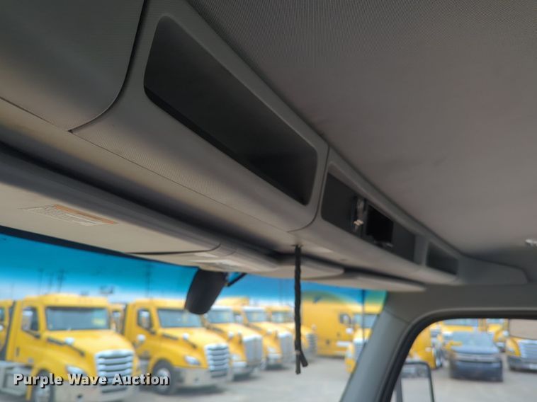 image for item NG9842 2020 Kenworth T680 semi truck