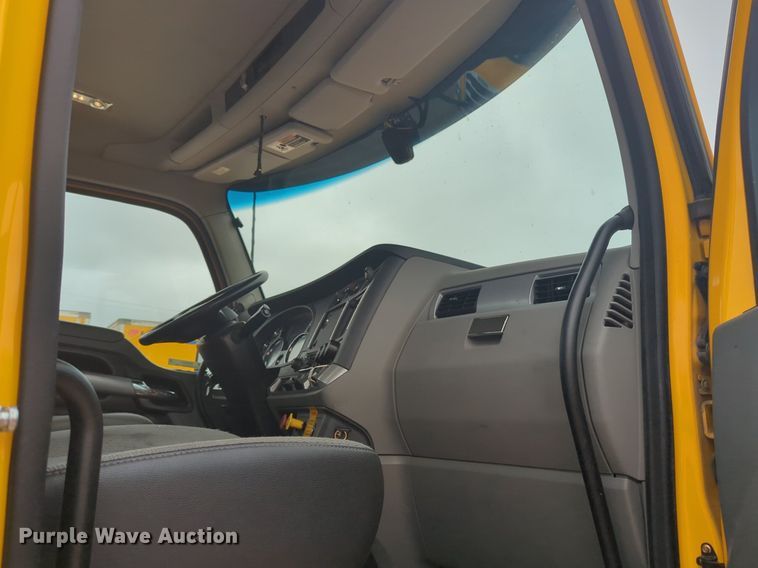 image for item NG9842 2020 Kenworth T680 semi truck