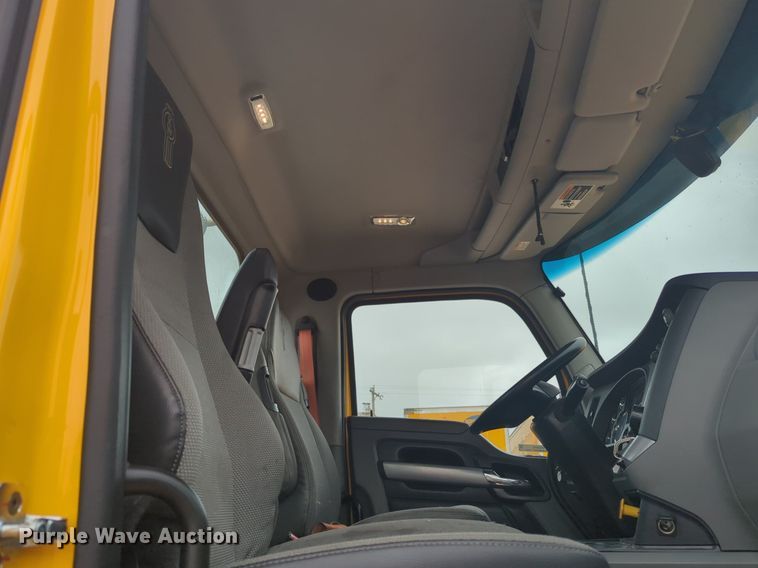 image for item NG9842 2020 Kenworth T680 semi truck