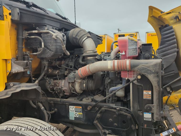 image for item NG9842 2020 Kenworth T680 semi truck