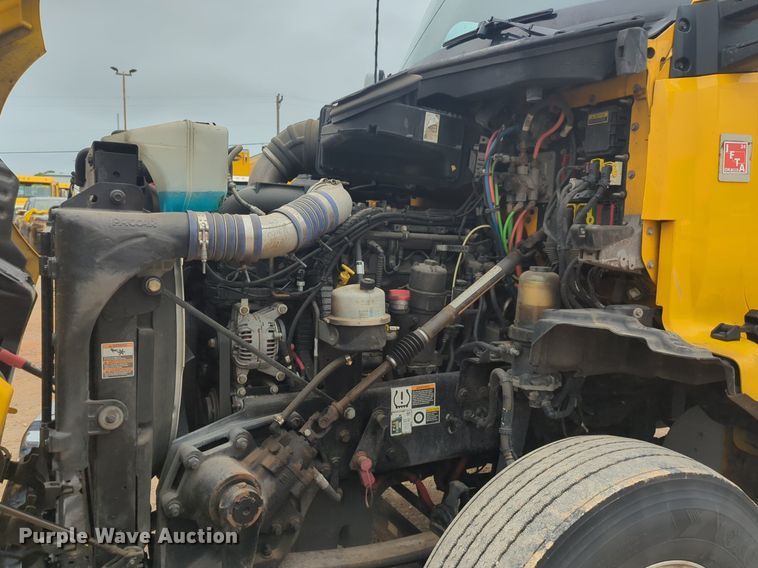 image for item NG9842 2020 Kenworth T680 semi truck