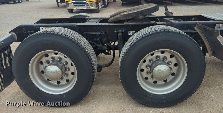 image for item NG9842 2020 Kenworth T680 semi truck