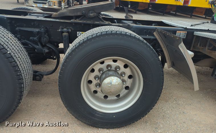 image for item NG9842 2020 Kenworth T680 semi truck