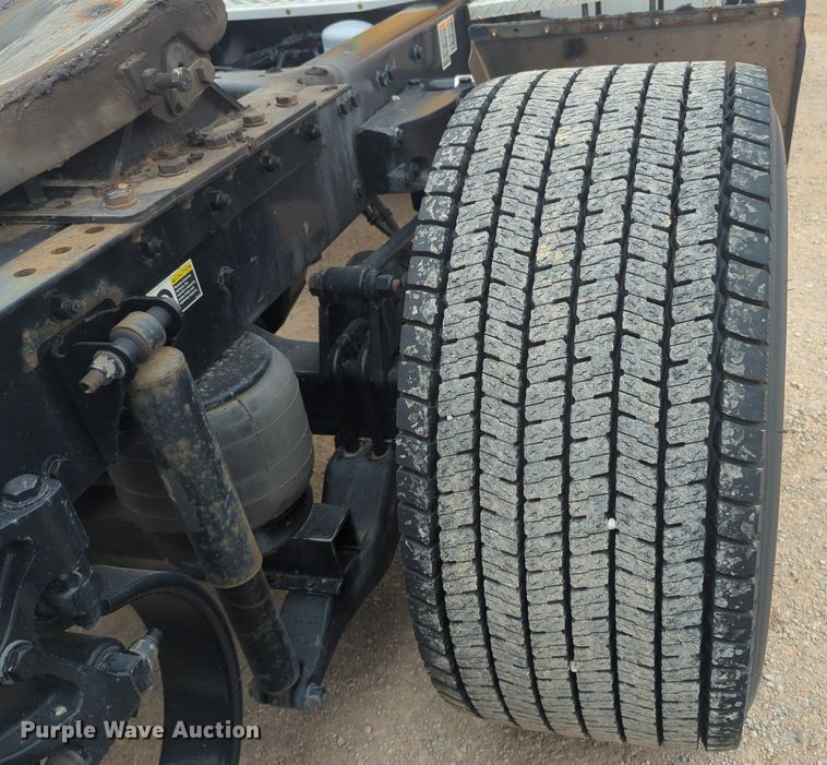 image for item NG9842 2020 Kenworth T680 semi truck