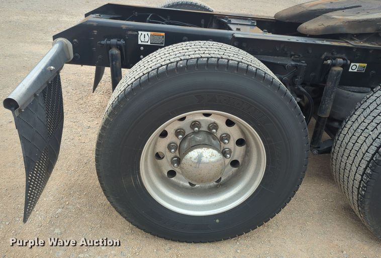 image for item NG9842 2020 Kenworth T680 semi truck