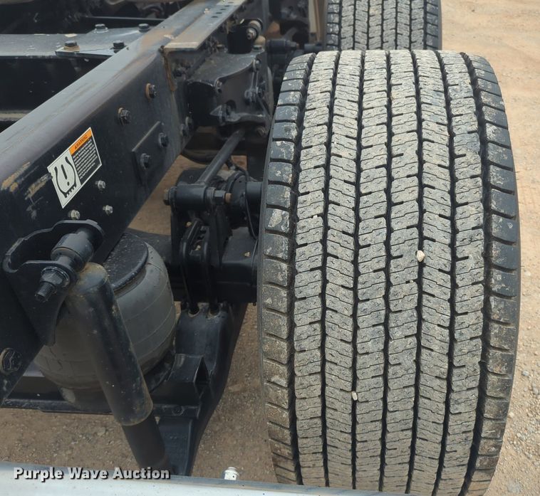 image for item NG9842 2020 Kenworth T680 semi truck