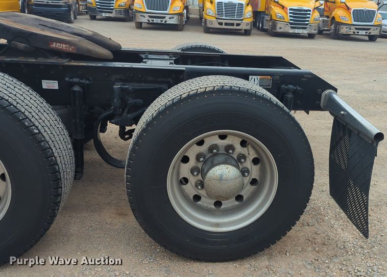 image for item NG9842 2020 Kenworth T680 semi truck