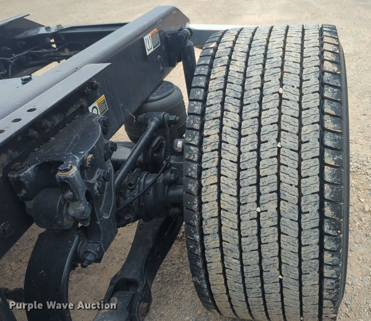 image for item NG9842 2020 Kenworth T680 semi truck