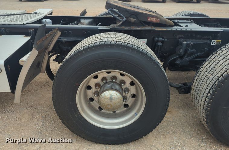 image for item NG9842 2020 Kenworth T680 semi truck