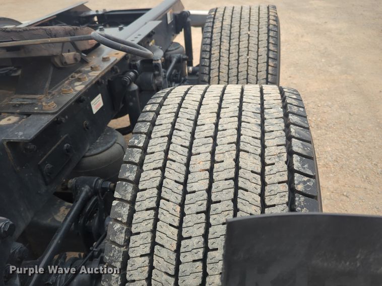 image for item NG9842 2020 Kenworth T680 semi truck