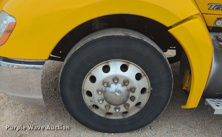 image for item NG9842 2020 Kenworth T680 semi truck