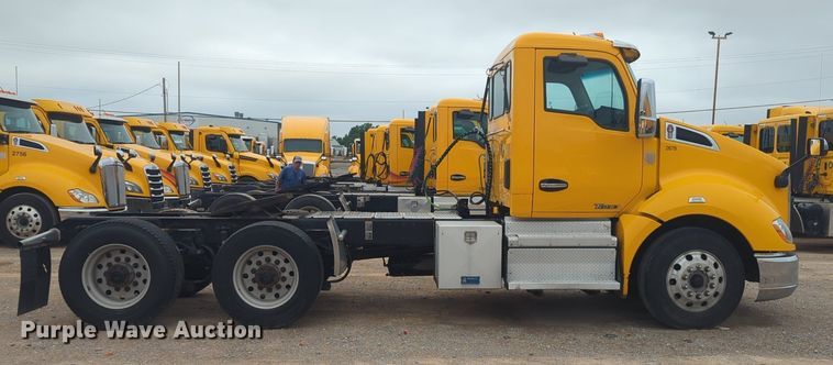 image for item NG9843 2020 Kenworth T680 semi truck