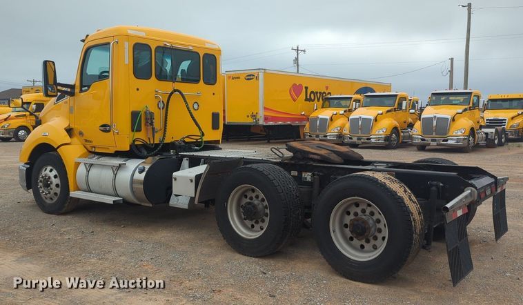 image for item NG9843 2020 Kenworth T680 semi truck