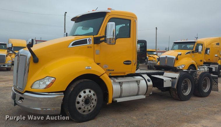 image for item NG9843 2020 Kenworth T680 semi truck