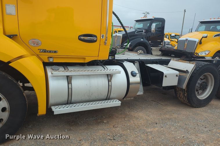 image for item NG9843 2020 Kenworth T680 semi truck