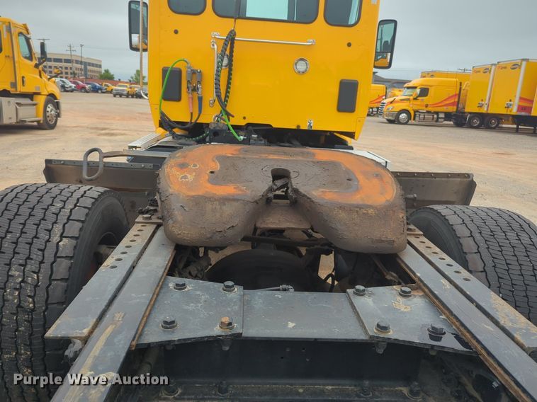 image for item NG9843 2020 Kenworth T680 semi truck