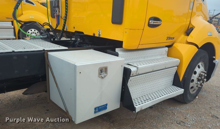 image for item NG9843 2020 Kenworth T680 semi truck