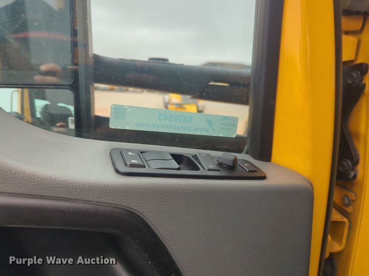 image for item NG9843 2020 Kenworth T680 semi truck