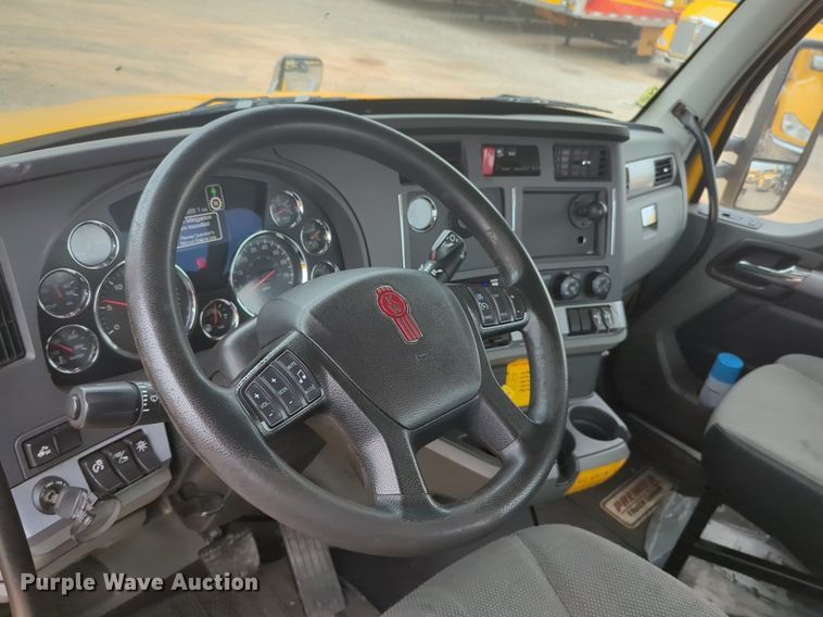 image for item NG9843 2020 Kenworth T680 semi truck