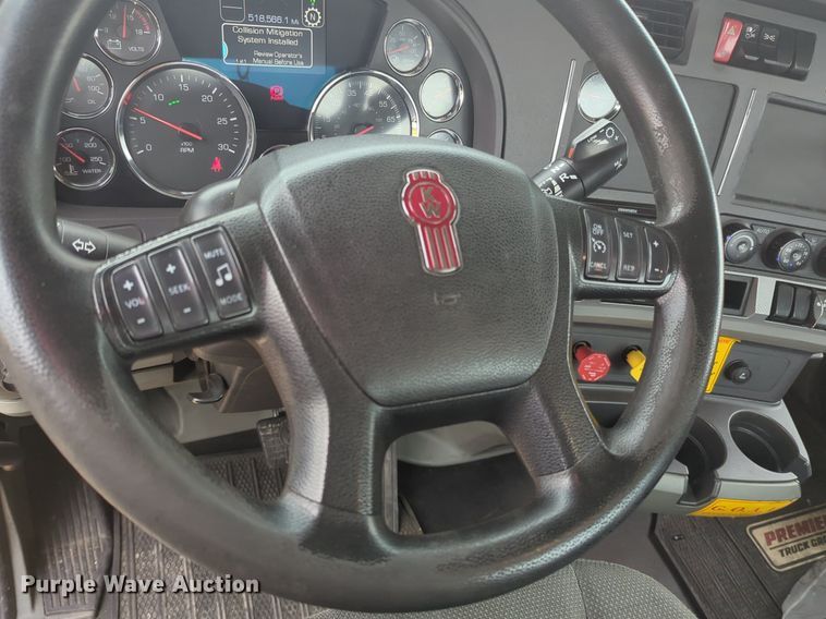 image for item NG9843 2020 Kenworth T680 semi truck