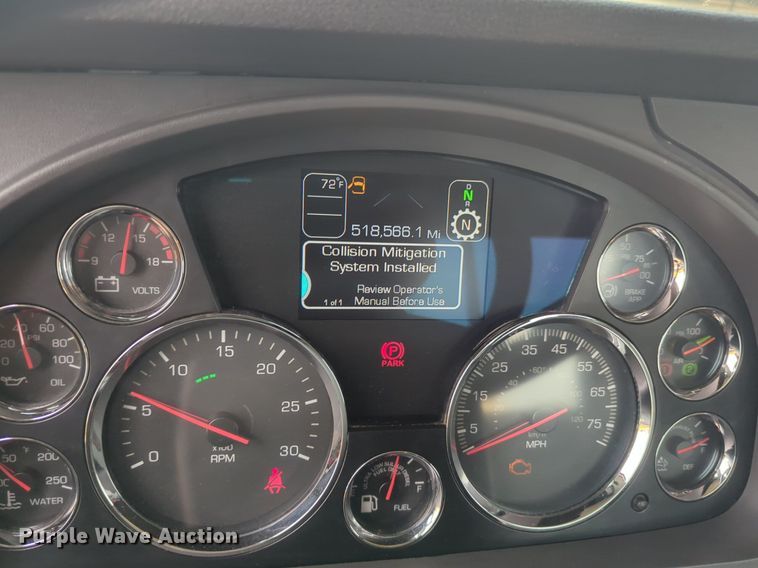 image for item NG9843 2020 Kenworth T680 semi truck