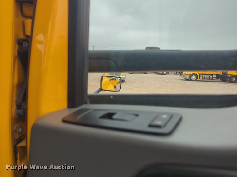 image for item NG9843 2020 Kenworth T680 semi truck