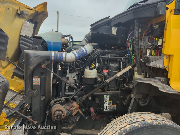 image for item NG9843 2020 Kenworth T680 semi truck