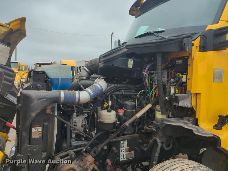 image for item NG9843 2020 Kenworth T680 semi truck