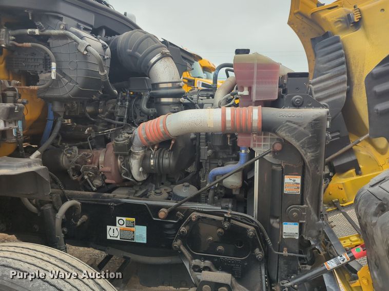 image for item NG9843 2020 Kenworth T680 semi truck