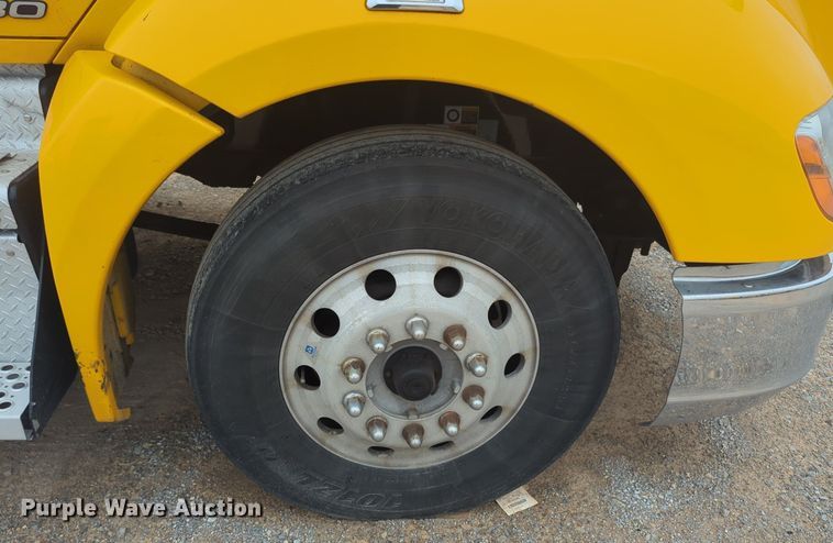 image for item NG9843 2020 Kenworth T680 semi truck