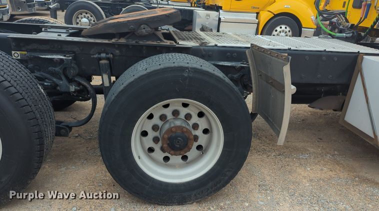 image for item NG9843 2020 Kenworth T680 semi truck