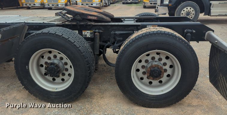 image for item NG9843 2020 Kenworth T680 semi truck