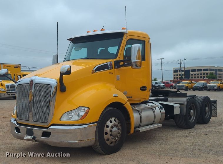 image for item NG9844 2020 Kenworth T680 semi truck