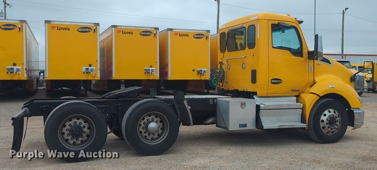 image for item NG9844 2020 Kenworth T680 semi truck