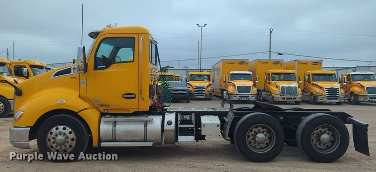 image for item NG9844 2020 Kenworth T680 semi truck