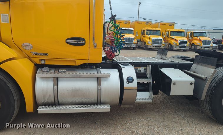 image for item NG9844 2020 Kenworth T680 semi truck