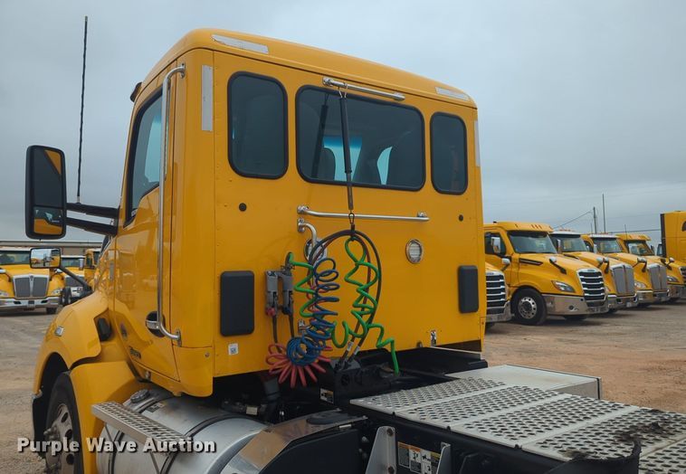 image for item NG9844 2020 Kenworth T680 semi truck