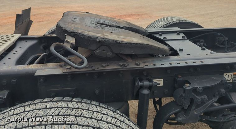 image for item NG9844 2020 Kenworth T680 semi truck