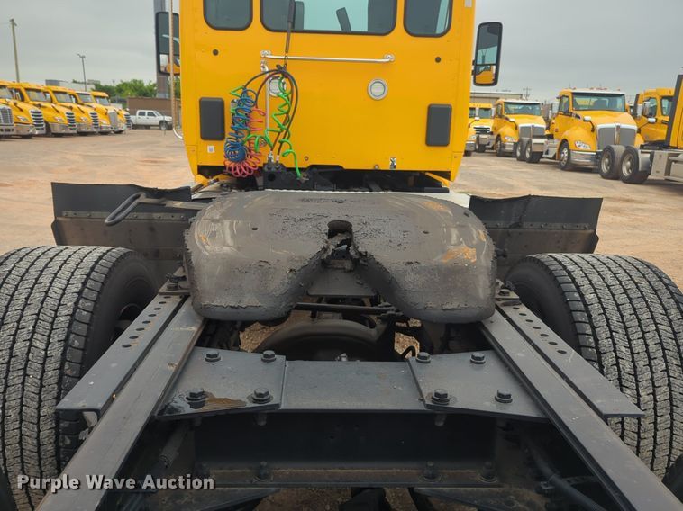 image for item NG9844 2020 Kenworth T680 semi truck