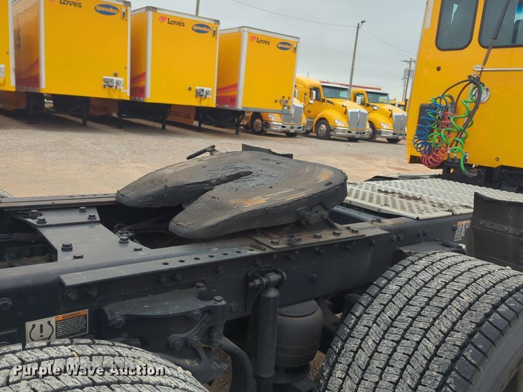 image for item NG9844 2020 Kenworth T680 semi truck